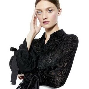 Alice + Olivia Black Willa Velvet Flower Top Sz M